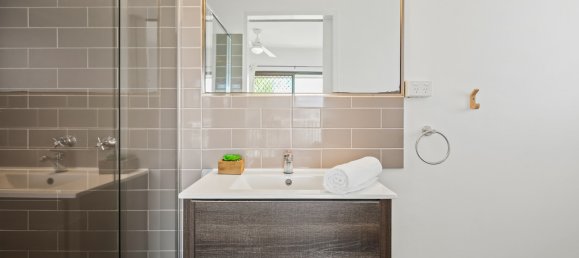 Adosado de 3 dormitorios en Broadbeach Waters, Australia No. 184 8