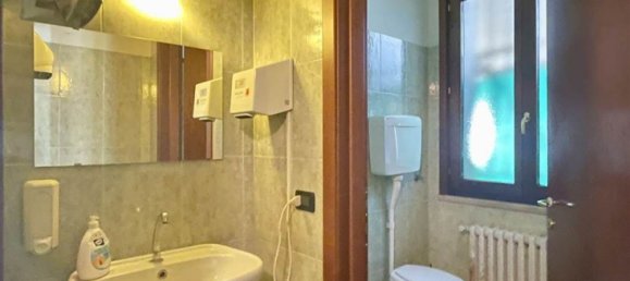 130m² Commercial property in Mantua, Italy No. 314774 11