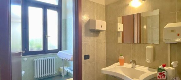 130m² Commercial property in Mantua, Italy No. 314774 12