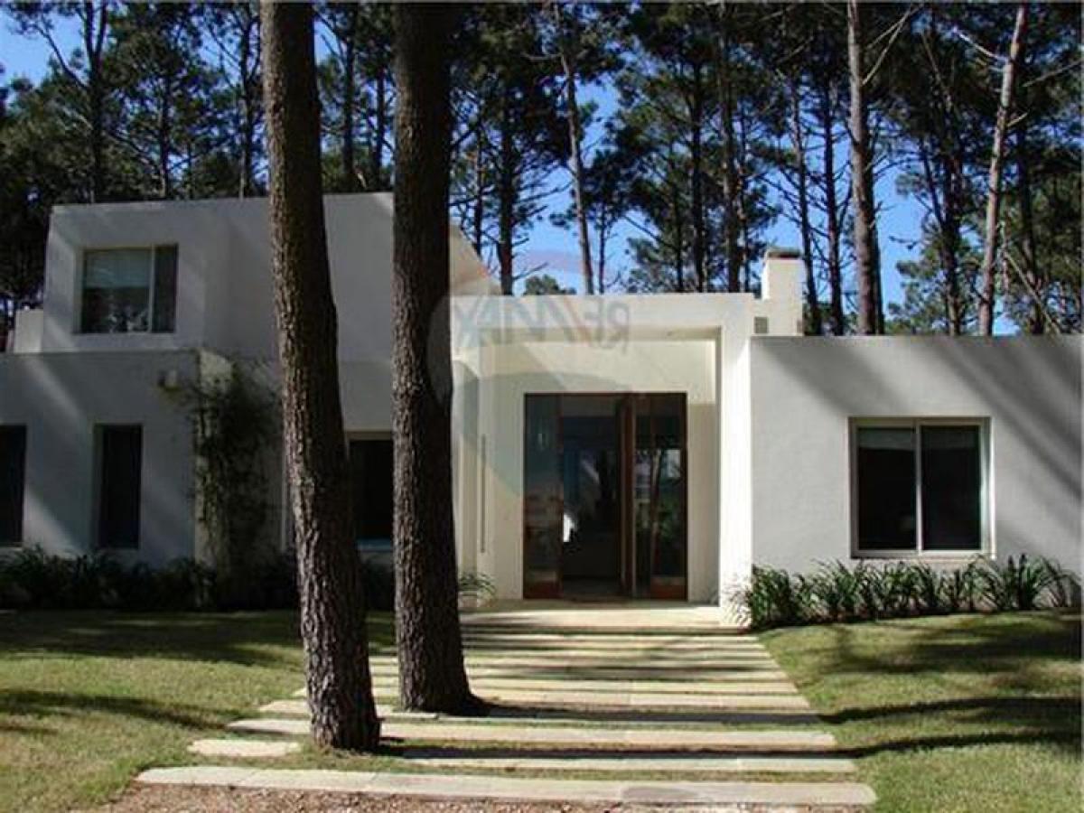 4 bedrooms House in Maldonado, Uruguay No. 2692