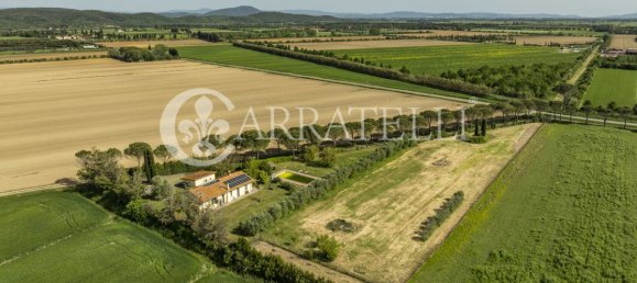 4 bedrooms Villa in Grosseto, Italy No. 120195 2