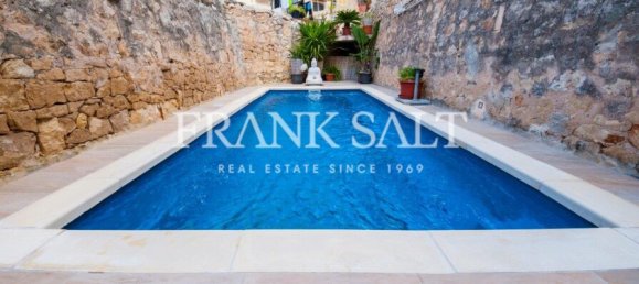 3 bedrooms Townhouse in Sliema, Malta No. 9206 2