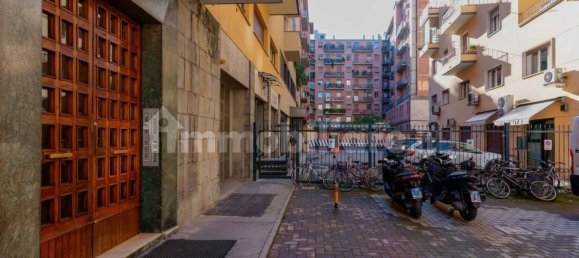 1 bedroom Apartment in Bologna, Italy No. 15588 4