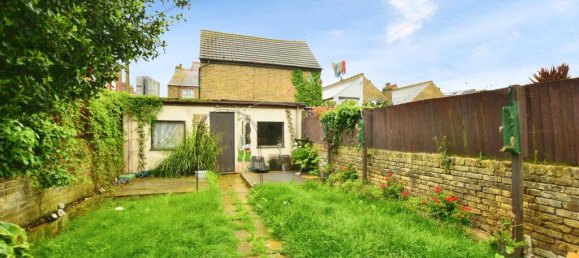 6 bedrooms House in Margate, United Kingdom No. 10494 7