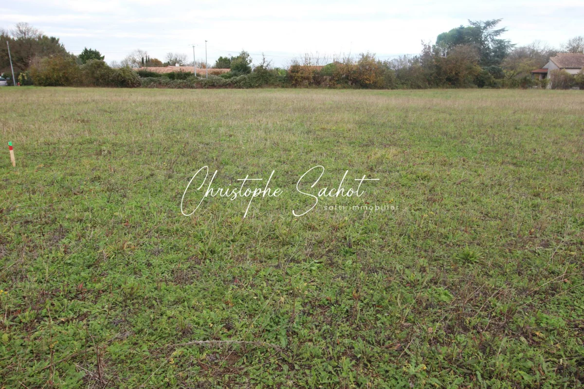 942m² Land in La Foye-Monjault, France No. 72627