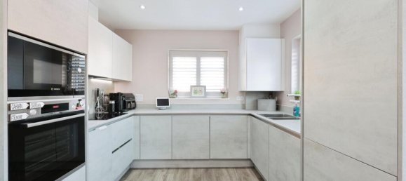 3 bedrooms House in Watford, United Kingdom No. 6783 6