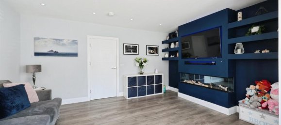 3 bedrooms House in Watford, United Kingdom No. 6783 3