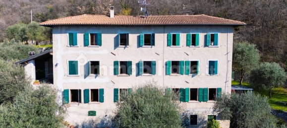 5 bedrooms House in Malcesine, Italy No. 225778 8