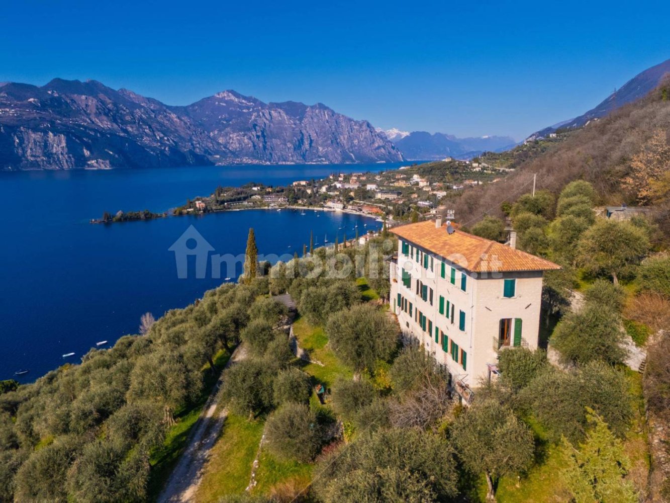 5 bedrooms House in Malcesine, Italy No. 225778