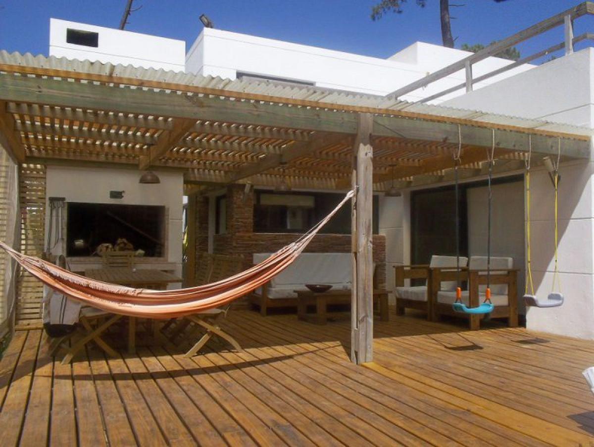 4 bedrooms House in Maldonado, Uruguay No. 2421