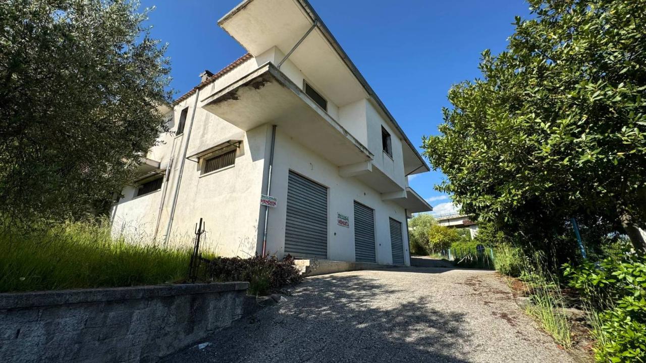 8 rooms Villa in Sora, Italy No. 110376