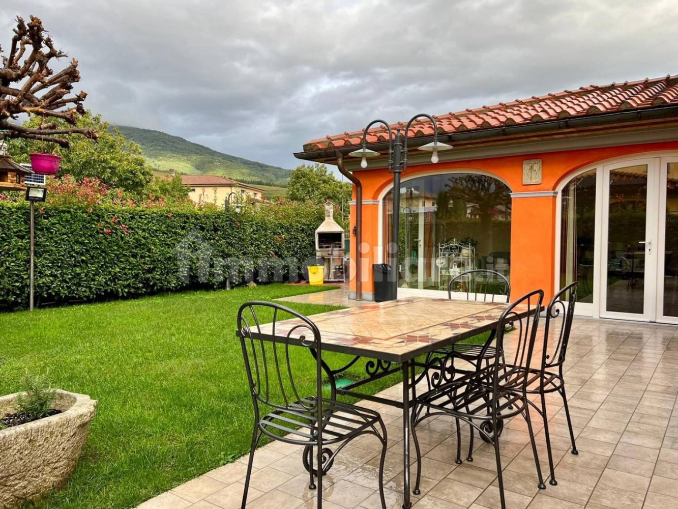 Villa de 3 dormitorios en Pistoia, Italy No. 219143