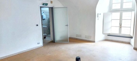 351m² Office in Savona, Italy No. 372526 3