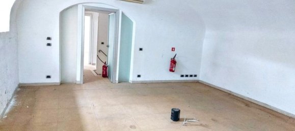 351m² Office in Savona, Italy No. 372526 4