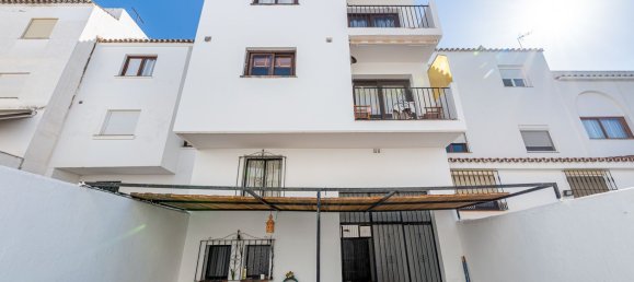 Adosado de 5 dormitorios en Estepona, Spain No. 137287 3