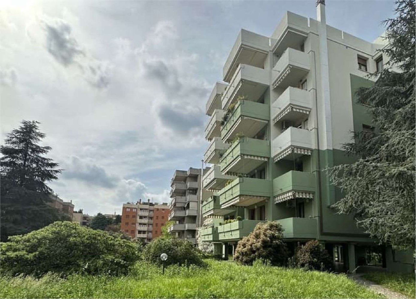 3غرفة شقة في Cesano Maderno, Italy رقم 6436