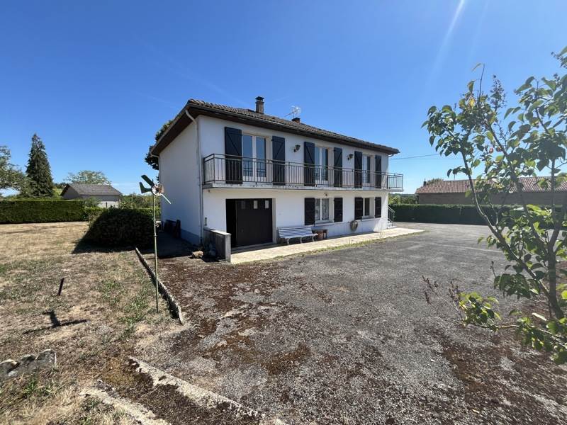 4 bedrooms House in Chassenon, France No. 345555