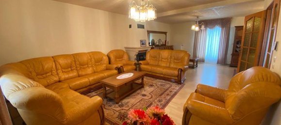 5 bedrooms House in Chateaudun, France No. 90018 2