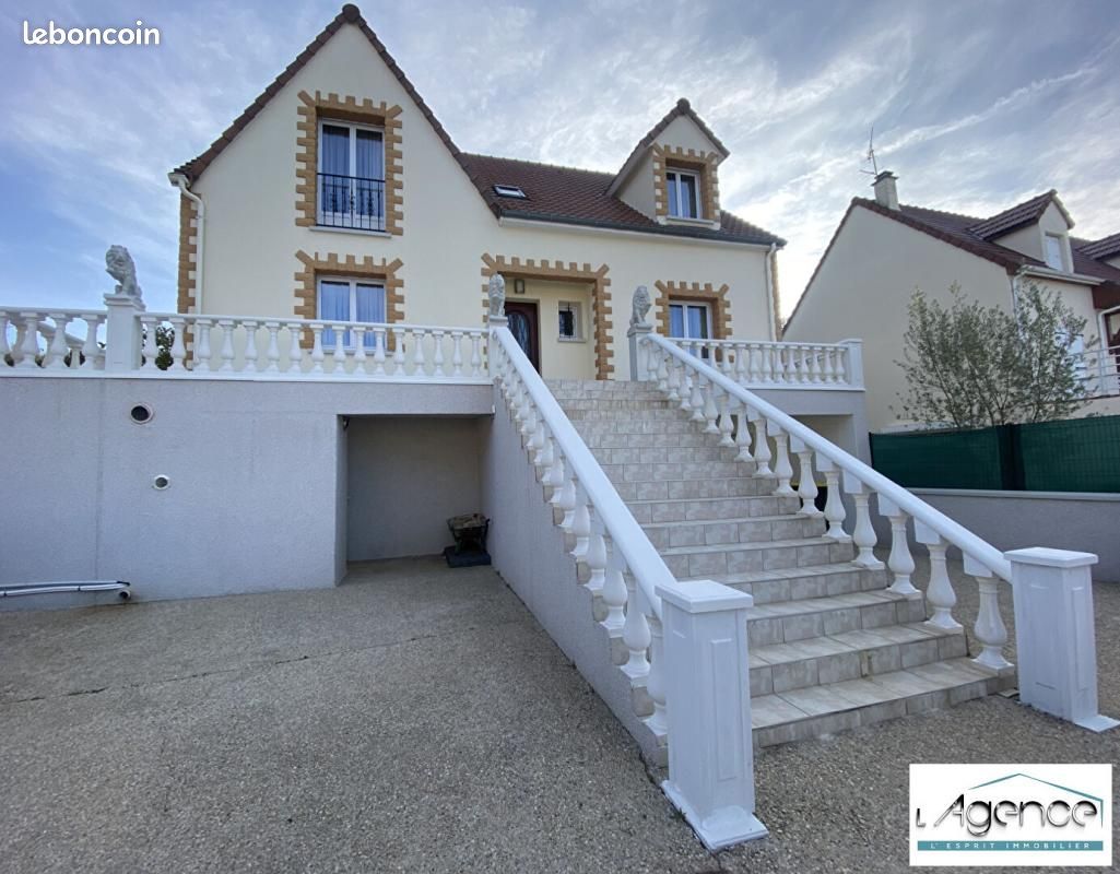 5 bedrooms House in Chateaudun, France No. 90018