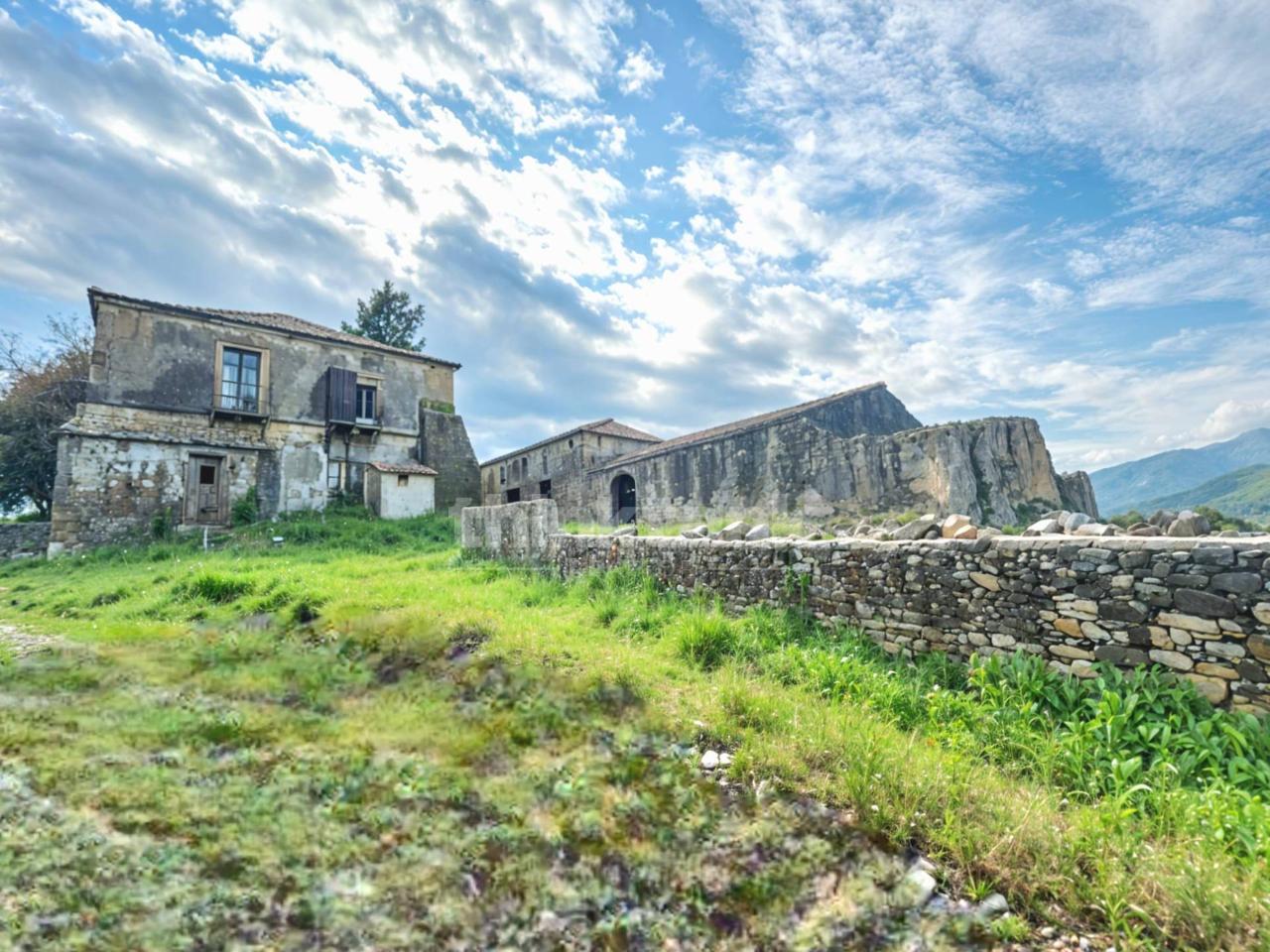 10 rooms House in Calatabiano, Italy No. 75508