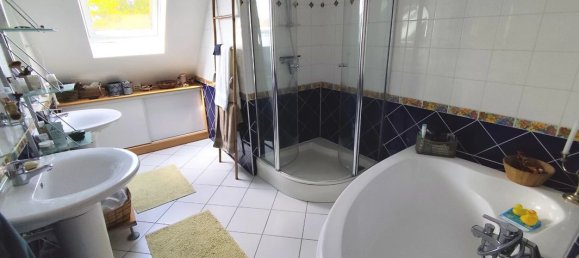 5 bedrooms House in Neuville-en-Ferrain, France No. 338185 11