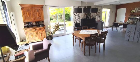 5 bedrooms House in Neuville-en-Ferrain, France No. 338185 6