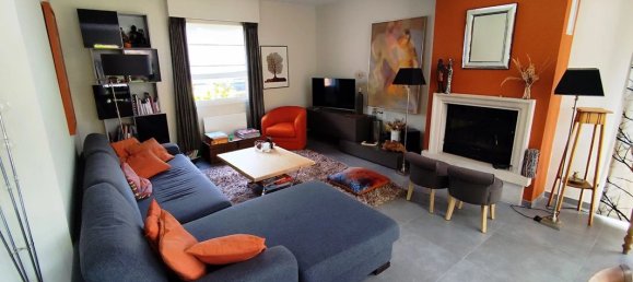 5 bedrooms House in Neuville-en-Ferrain, France No. 338185 4