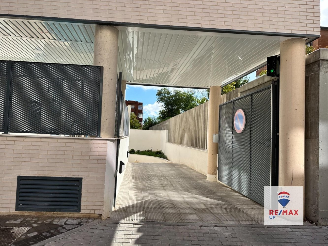 39m² Garage in Madrid, Spain No. 113016