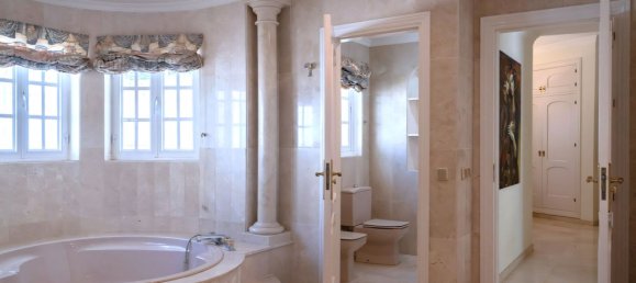 4 Schlafzimmer Villa in Estepona, Spain, Nr. 138233 12