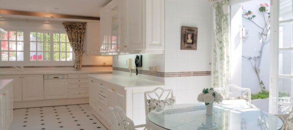 4 Schlafzimmer Villa in Estepona, Spain, Nr. 138233 9