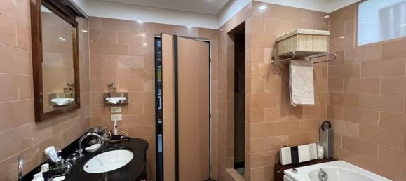 7 bedrooms Apartment in Turin, Italy No. 380317 9