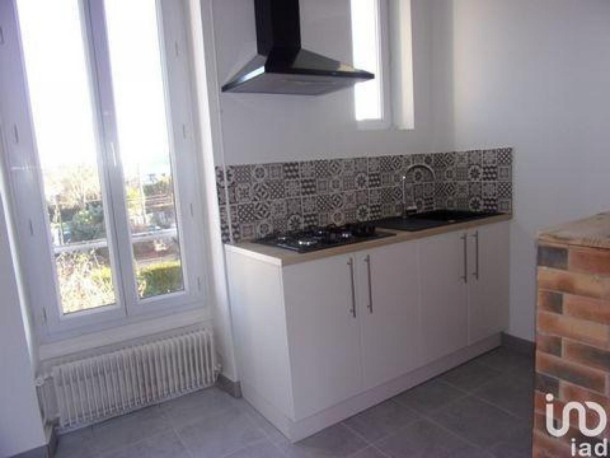 Studio in the Condo in Melun, France No. 35388