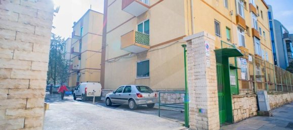 4 rooms Apartment in Bari, Italy No. 136540 2