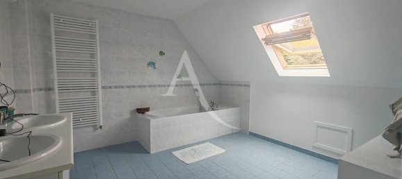 Casa de 4 dormitorios en Saint-Gervais-la-Foret, France No. 54038 3