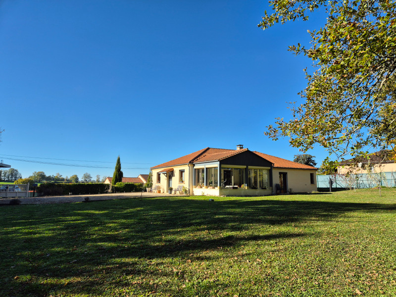 3 bedrooms House in Perigueux, France No. 111030