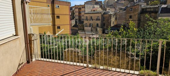 5 rooms Apartment in Enna, Italy No. 350859 4