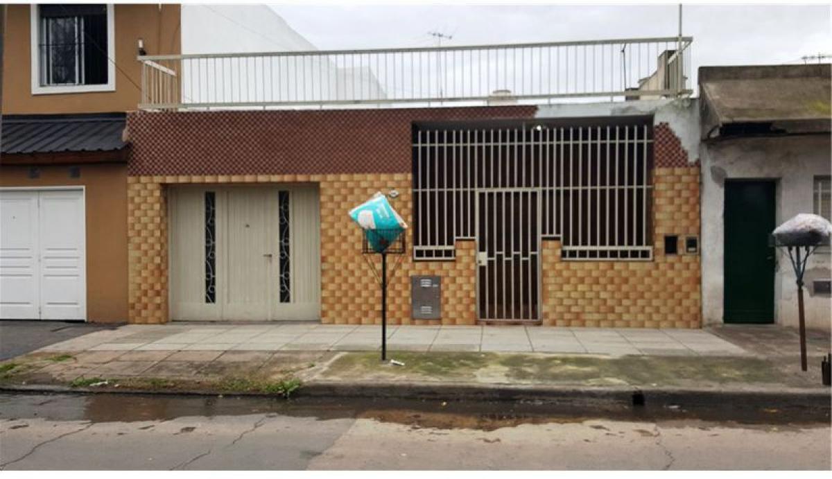 Casa de 2 dormitorios en Tres de Febrero, Argentina No. 1601