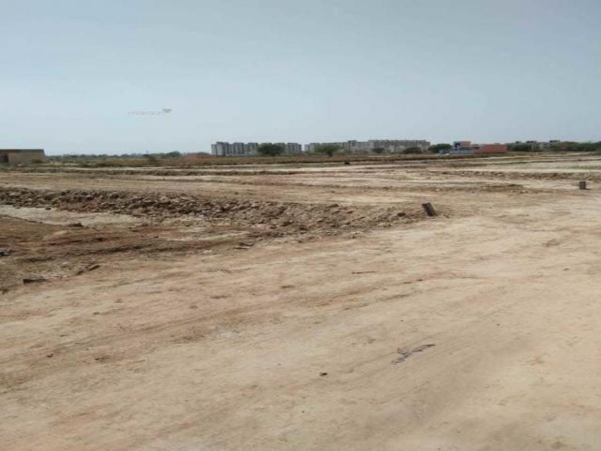  Land in Faridabad, India No. 32049