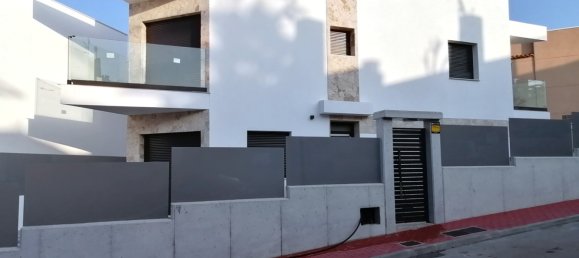 3 bedrooms Villa in Torrevieja, Spain No. 12367 4