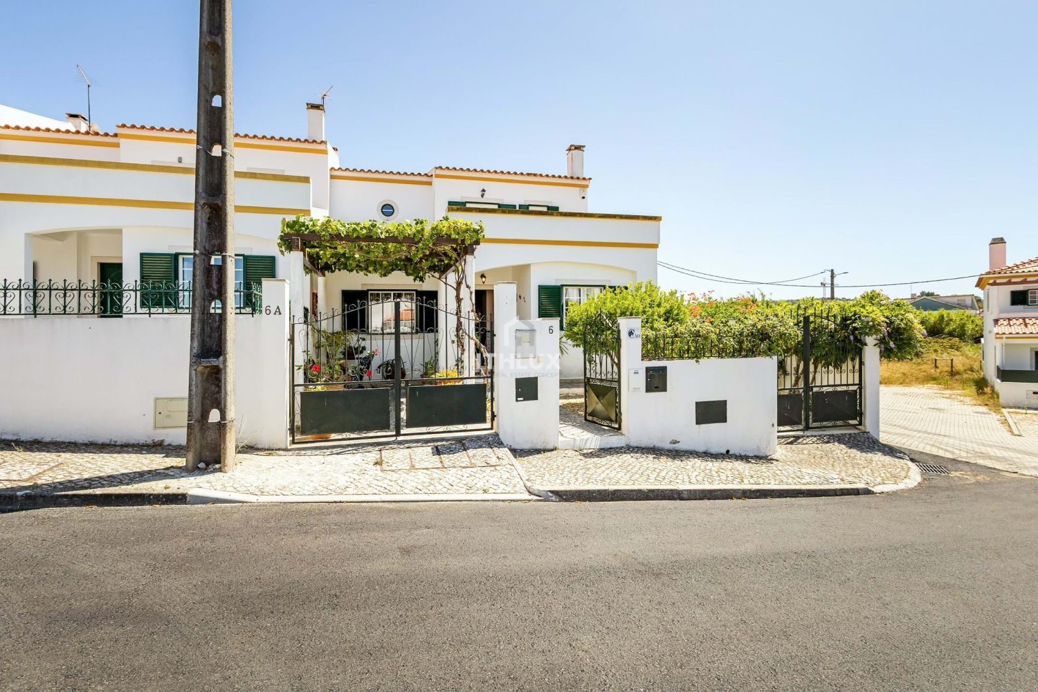 3 bedrooms House in Sesimbra, Portugal No. 197938