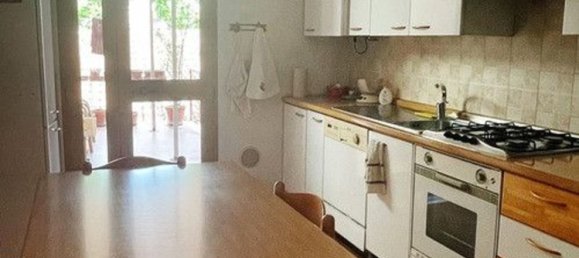 5 rooms Apartment in Ferrara, Italy No. 282225 4