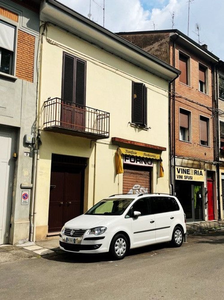 5 rooms Apartment in Ferrara, Italy No. 282225