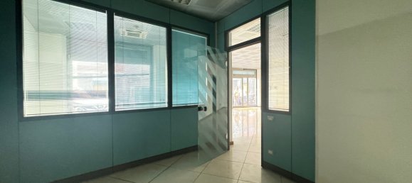 120m² Commercial property in Genoa, Italy No. 128098 5