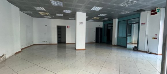 120m² Commercial property in Genoa, Italy No. 128098 7