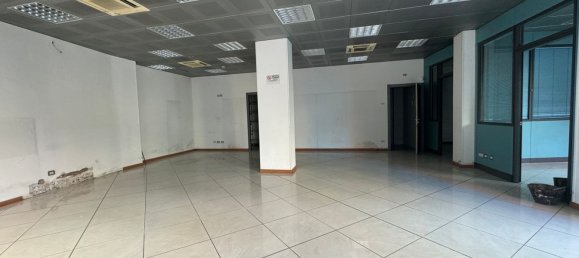 120m² Commercial property in Genoa, Italy No. 128098 2