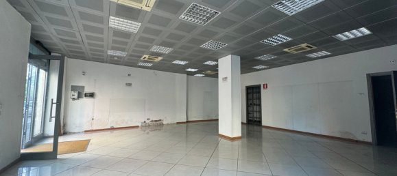 120m² Commercial property in Genoa, Italy No. 128098 3