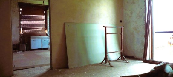 2 bedrooms Villa in Taino, Italy No. 88875 8