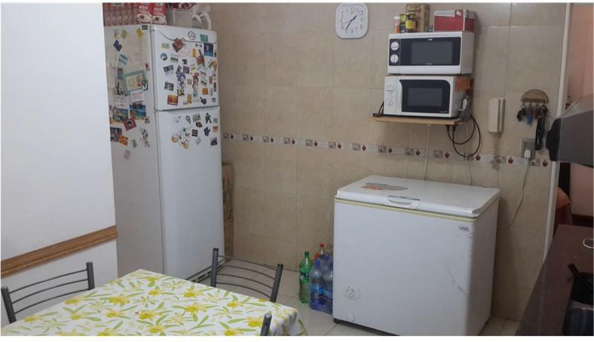 Apartamento de 3 dormitorios en Buenos Aires, Argentina No. 80908