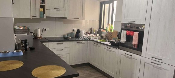 2 bedrooms Penthouse in Tarxien, Malta No. 8149 2