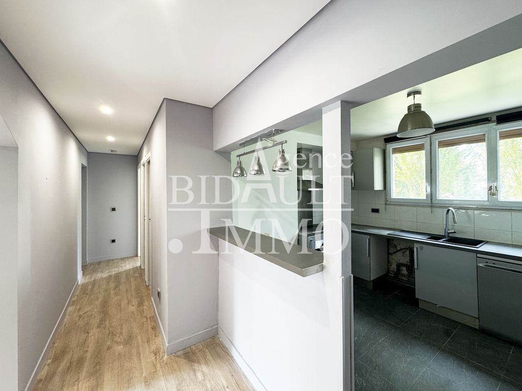 2 bedrooms Apartment in La Celle-Saint-Cloud, France No. 137969